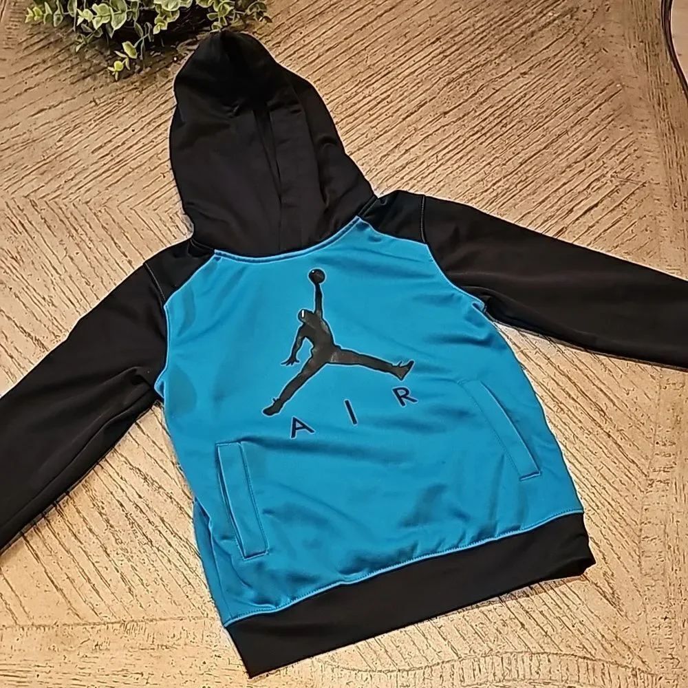 Jordan sweater size 5-6